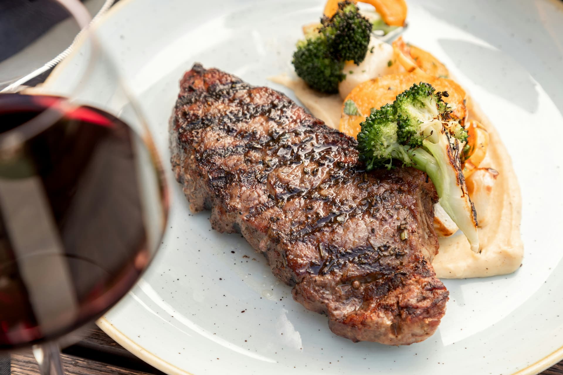 steak-and-red-wine-fine-dining